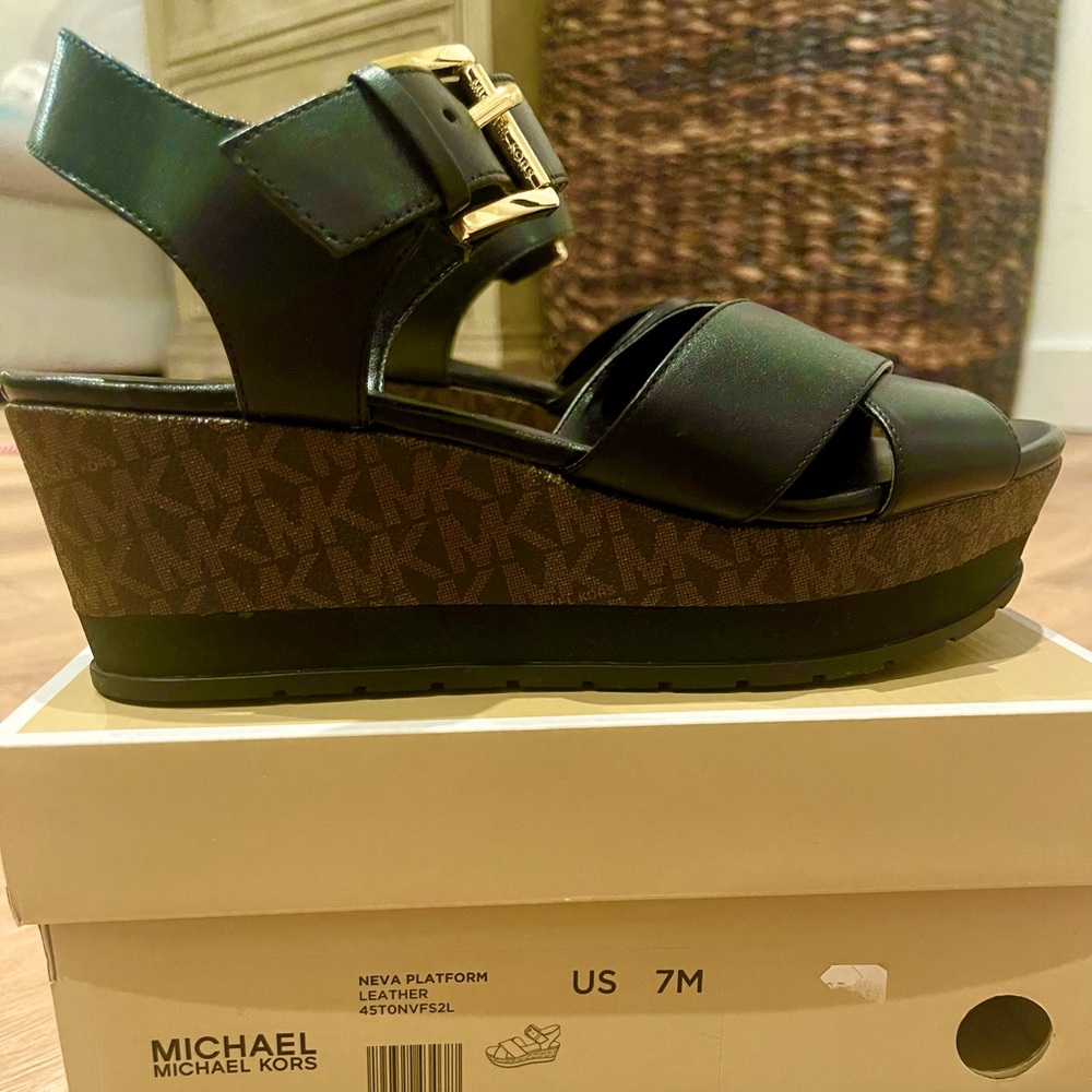 Michael Kors Neva Leather and Logo Wedge Sandal' Size 7